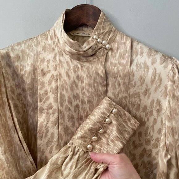 Lillie Rubin Tops - Lillie Rubin 100% Silk Champagne Satin Abstract Print High Neck Pearl Button Med